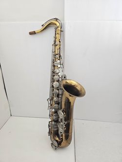 🔥 Vintage Bundy II Brass Tenor Saxophone – Decorative / Display / Prop