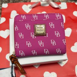 New Dooney and Bourke Wallet For Sale.. 