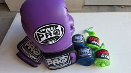 Boxing Gloves & Wraps