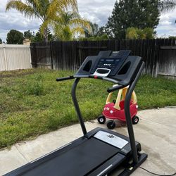 Nordictrack treadmill, auto incline, high end, folds, LED display, lots of features, cushion walking