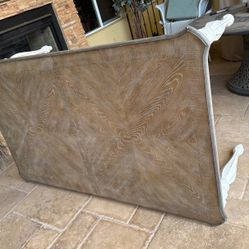 Dining/kitchen Table