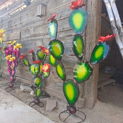 Metal Yard Art,  Wind Spinners & POTTERY 🌵 