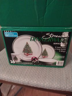 Anchor Hocking 16 Piece Christmas Dishes.  Ex.