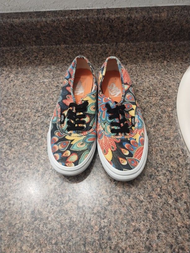Vans Unisex Size 5.5 Man And 7 Women