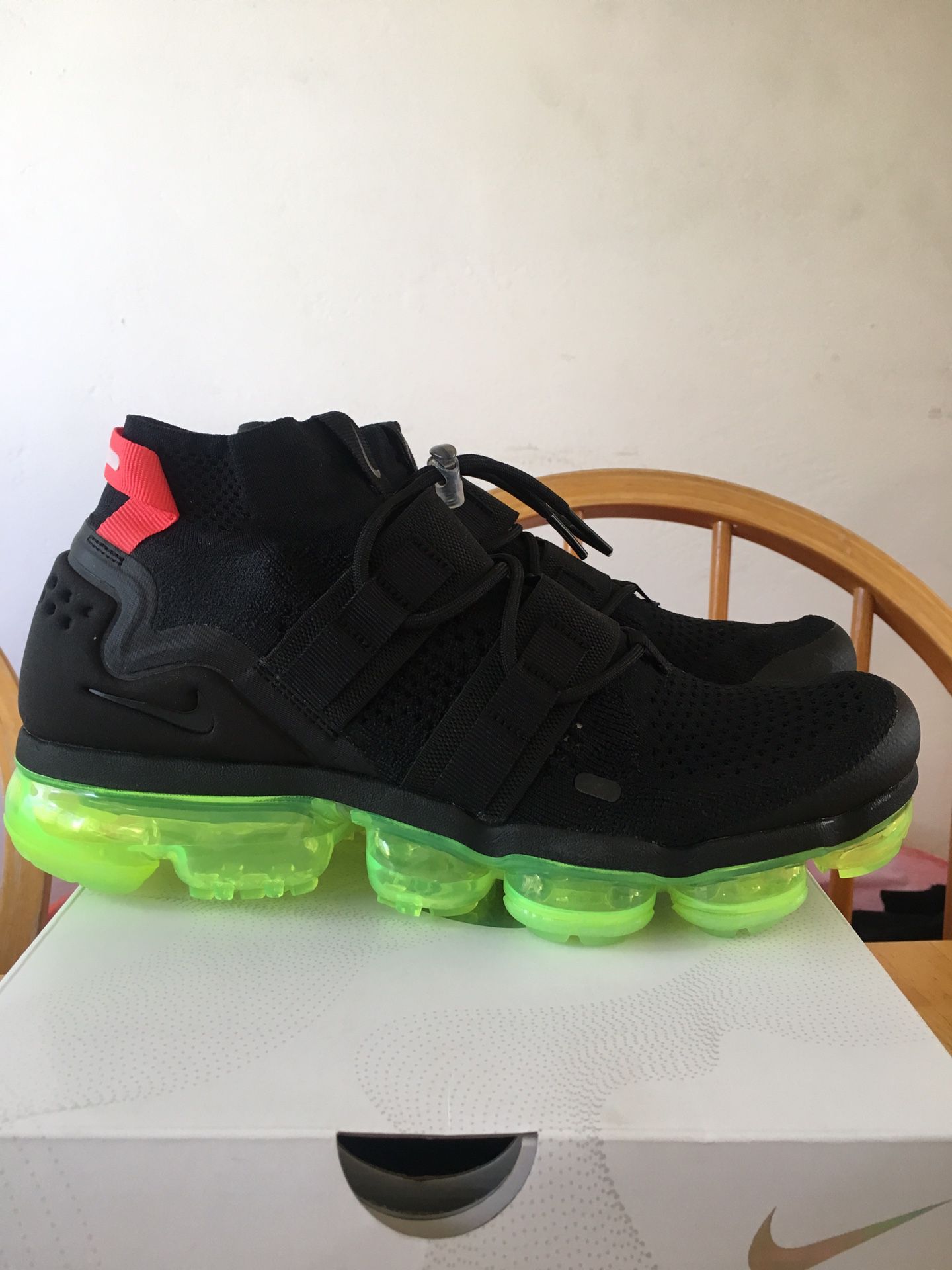 Brand new Nike air vapor max flyknit utility premium running shoes black volt men’s size 9.5