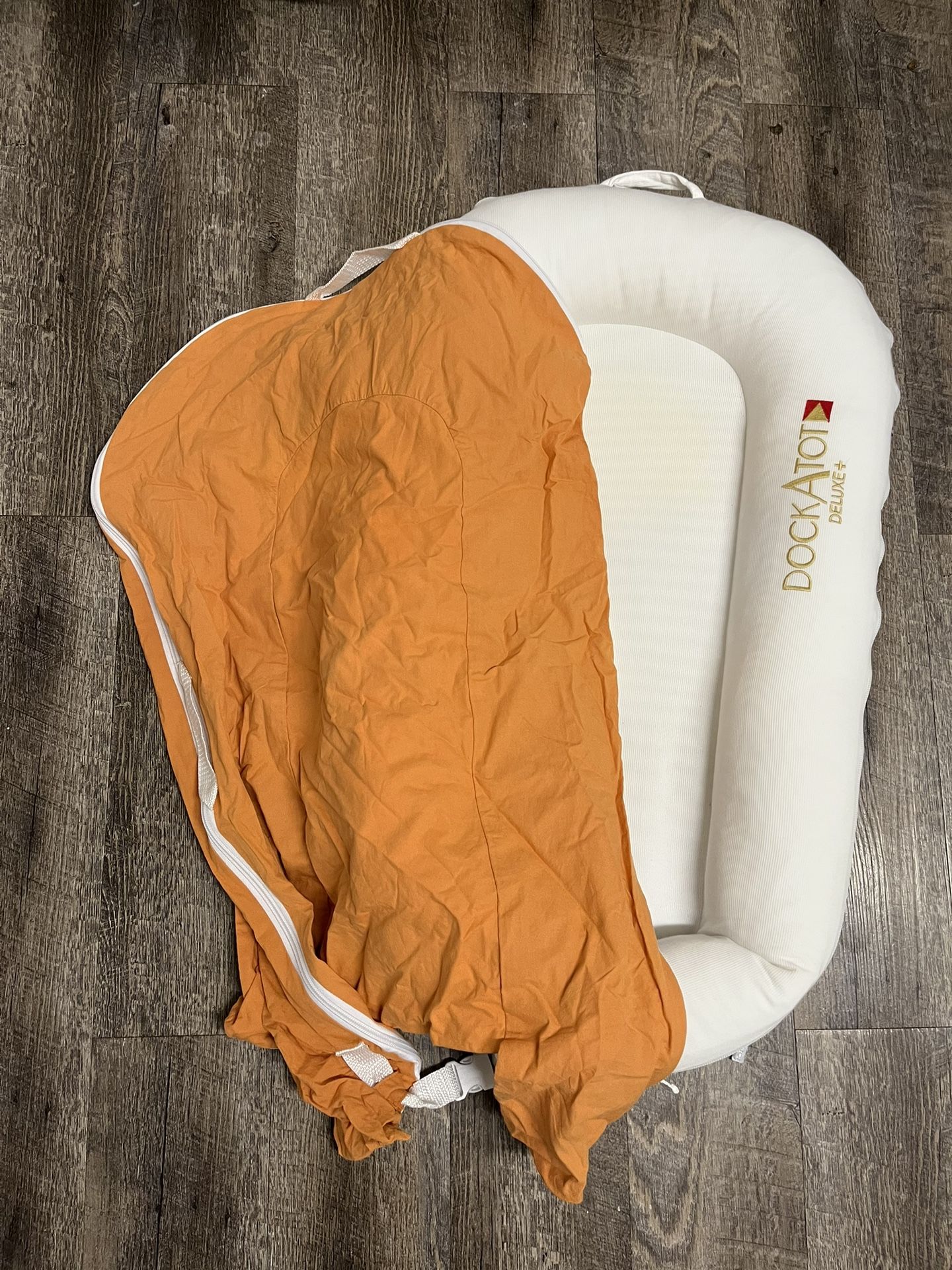 Dock A Tot Deluxe In White With Extra Orange Cover