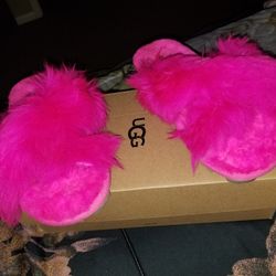 UGG SLIPPERS [Fuzzalicious]
