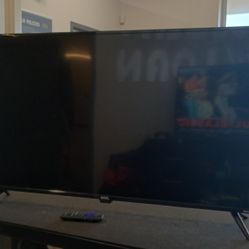 43 Inch Smart Tv Roku On With Legs And Original Remote
