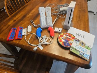 Nintendo Wii Console with 2 Controllers plus Mario Disc Carrying Case
