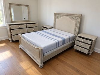 Queen bedroom set
