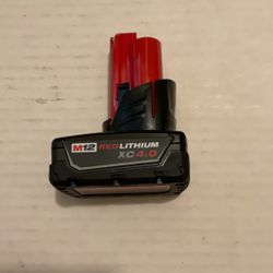 Brand New Milwaukee M12 Red Lithium XC 4.0 AH Battery.         50 Firm on Price.      50 Firme en Precio.