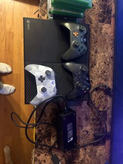 Xbox 1 + games and 3 controllers