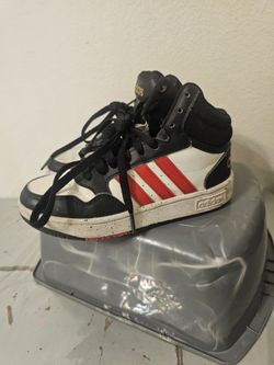 Adidas Tennis Shoes