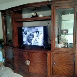 Expandable Entertainment Center