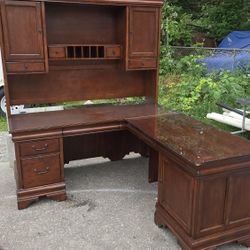 Beautiful Golden Oak Executive Desk