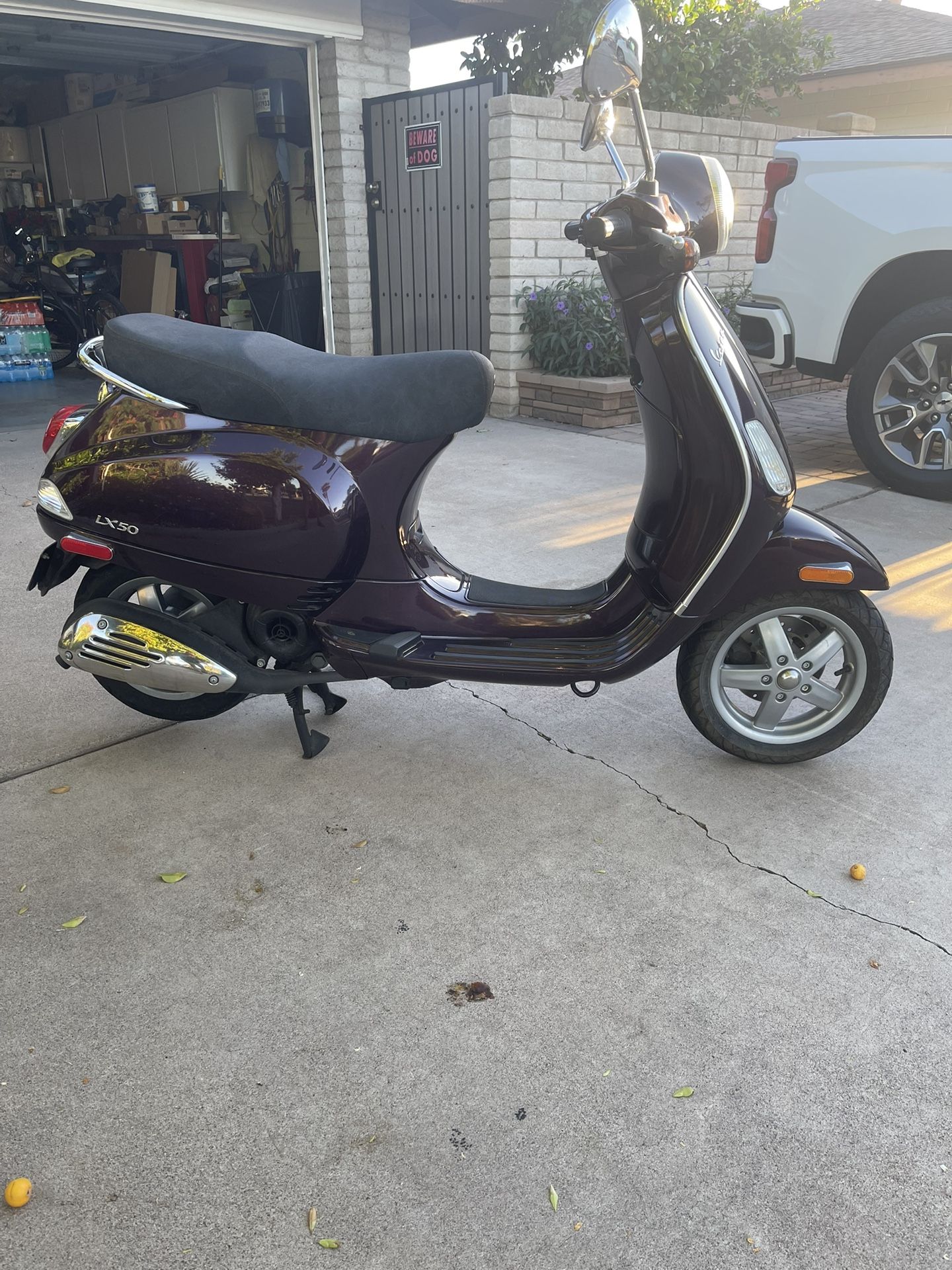 Vespa Scooter LX50 Scooter