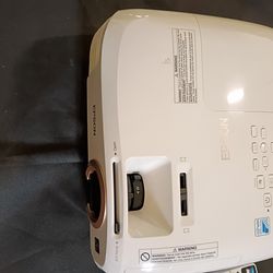 Epson Home Cinema 2045 1080p 3D 3LCD Home Projector W/Vankyo 120" Portable Projector Screen