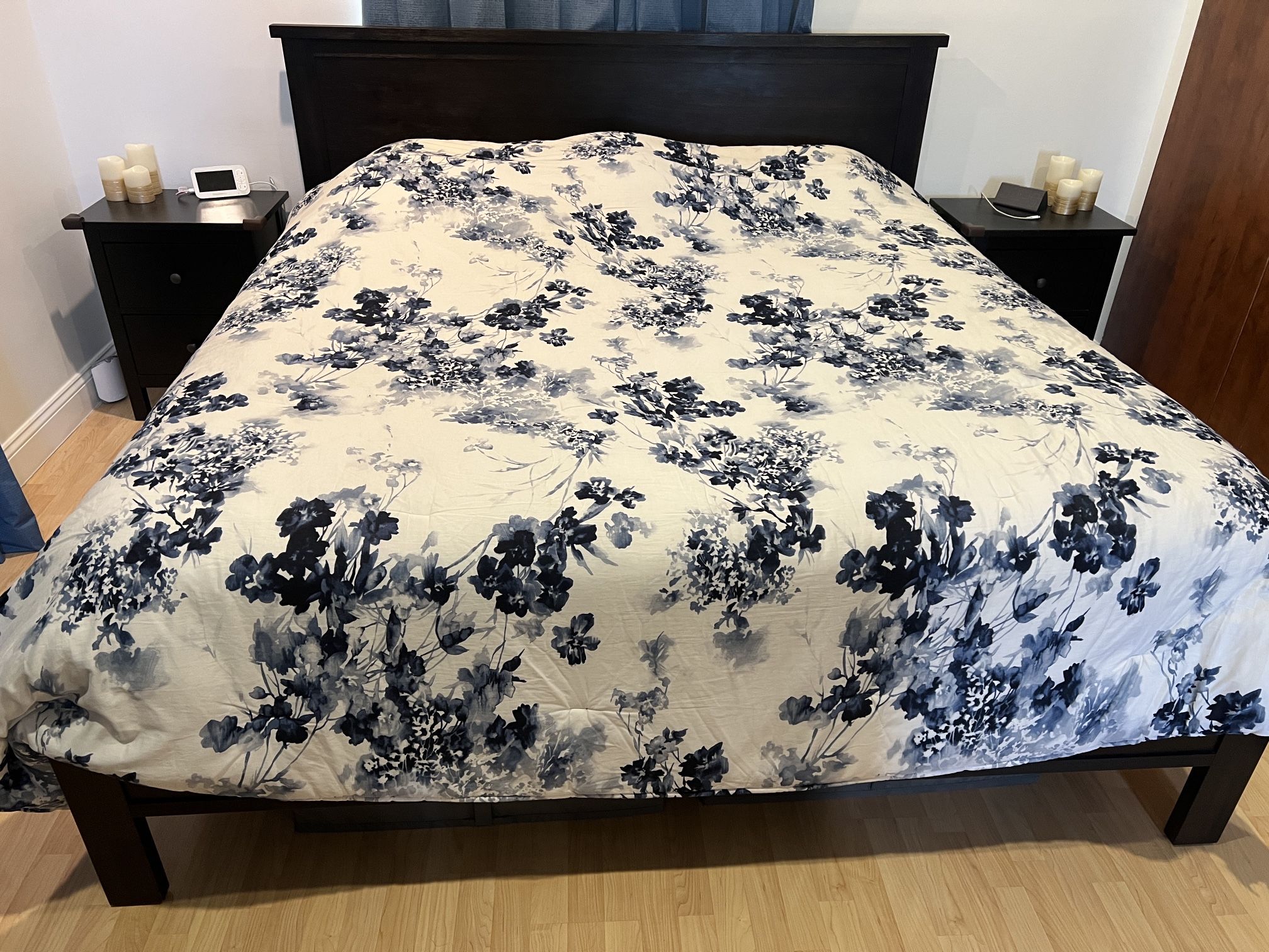 CA King Size Bed with 2 Hemnes Nightstands