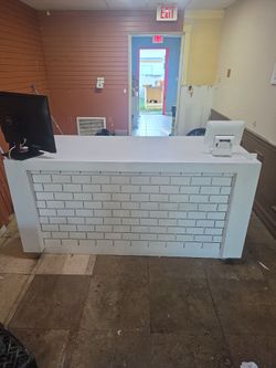 Retail Counter w/iPad Register