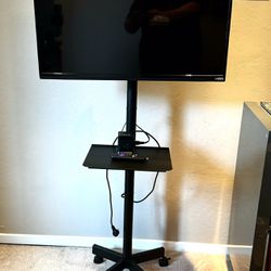 32” VIZIO LCD TV setup with stand, power port, and Roku 4K Streaming Stick 