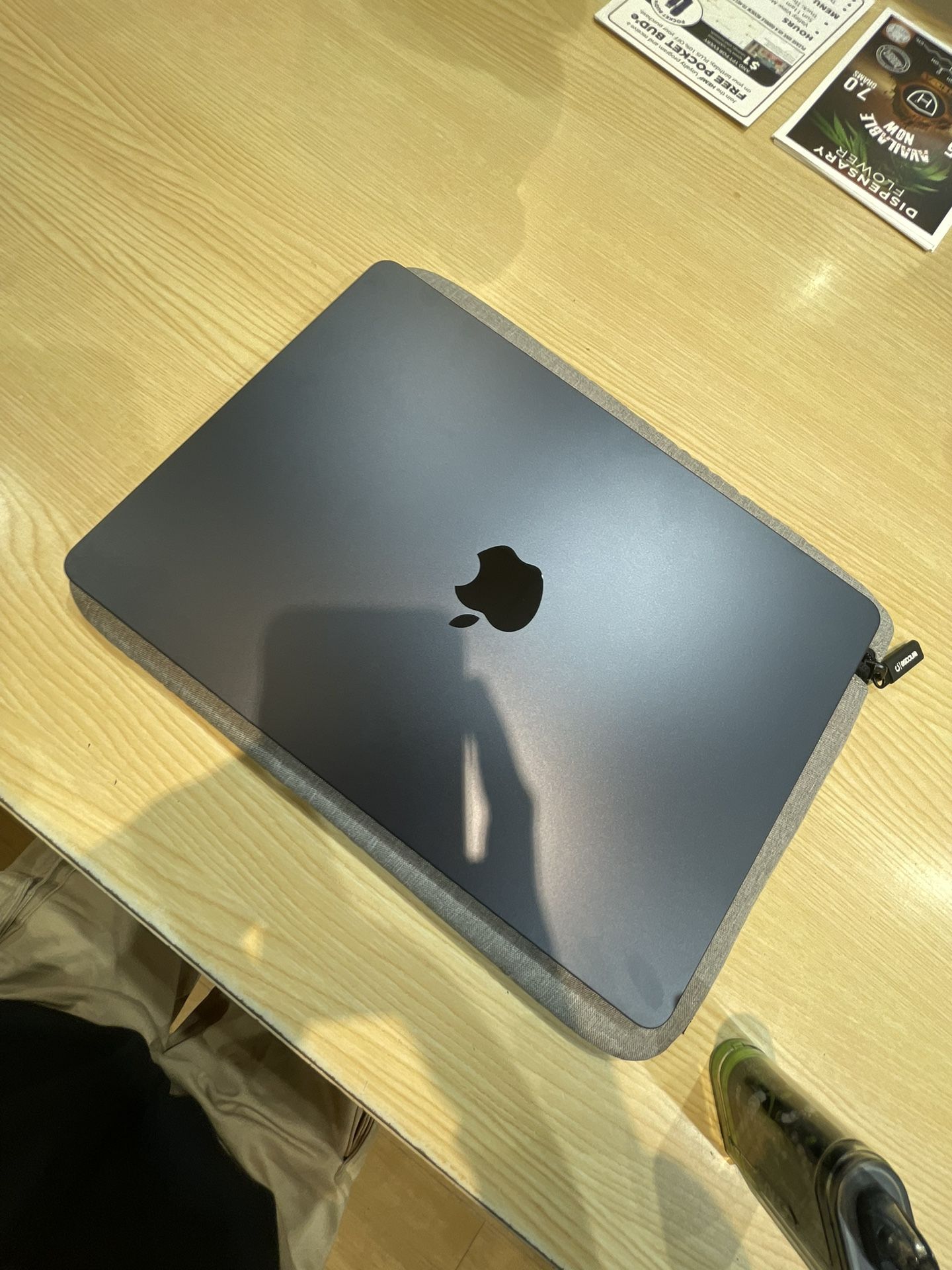 Black/Deep Blue MacBook Air M2 2022