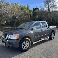 2011 Nissan Titan SV – 5.6L V8 – Clean Title – Excellent Condition