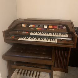 Kimball Swinger1000 Piano 