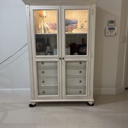 Coastal, City Furniture Savannah Curio Cabinet, Ivory 