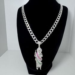 Cadena estilo cubana con dije de San Judas Tadeo con piedritas verdes y rosada plata 925