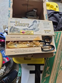 Shears for carpet upholstery leather  mattress foam and synthetic rubber