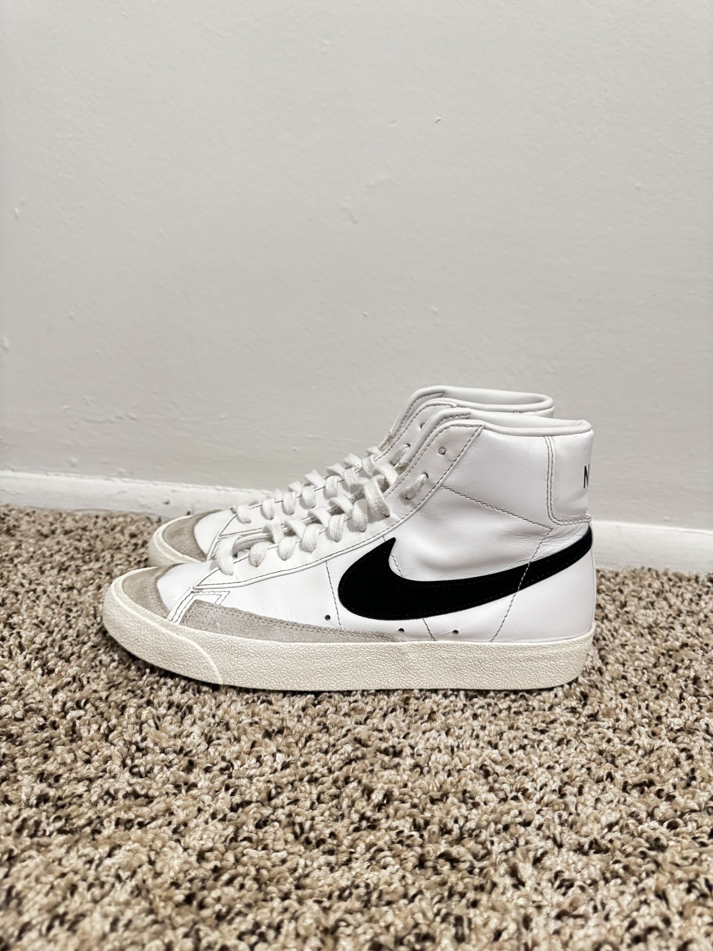 Nike Blazer 77 Vintage Shoes Mens 9.5 Mid White/Black Sneakers Athletic Gym