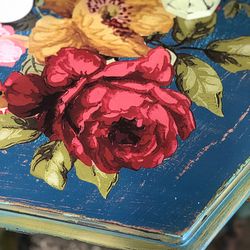 Side Table/ Accent Table