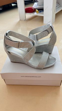 Size 8 Dream Pairs Silver Glitter Wedge Sandals
