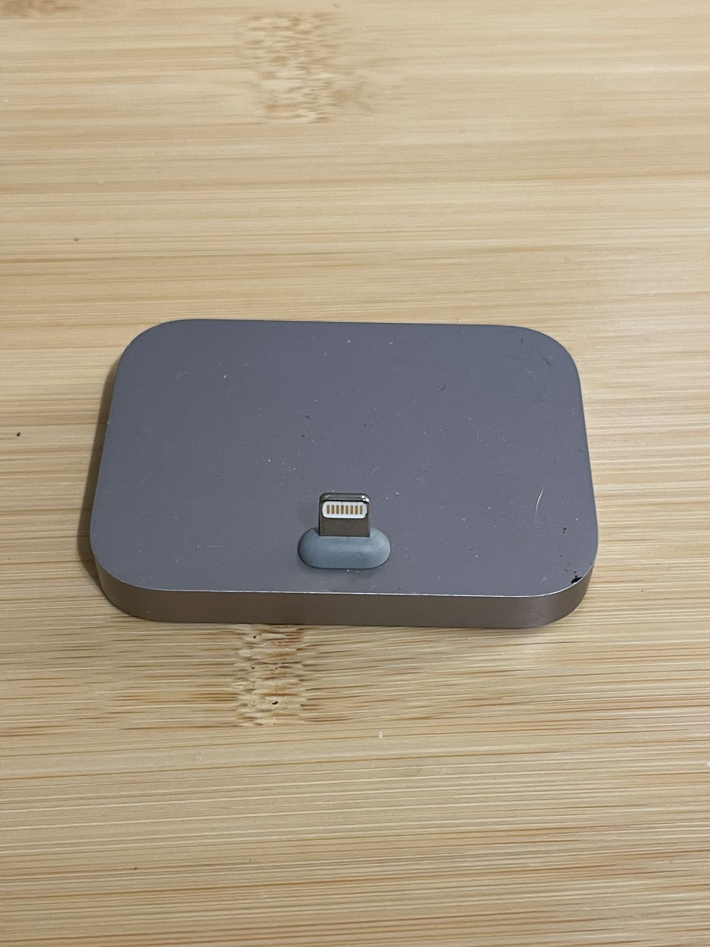 OEM Apple iphone lighting charging dock white/grey A1717