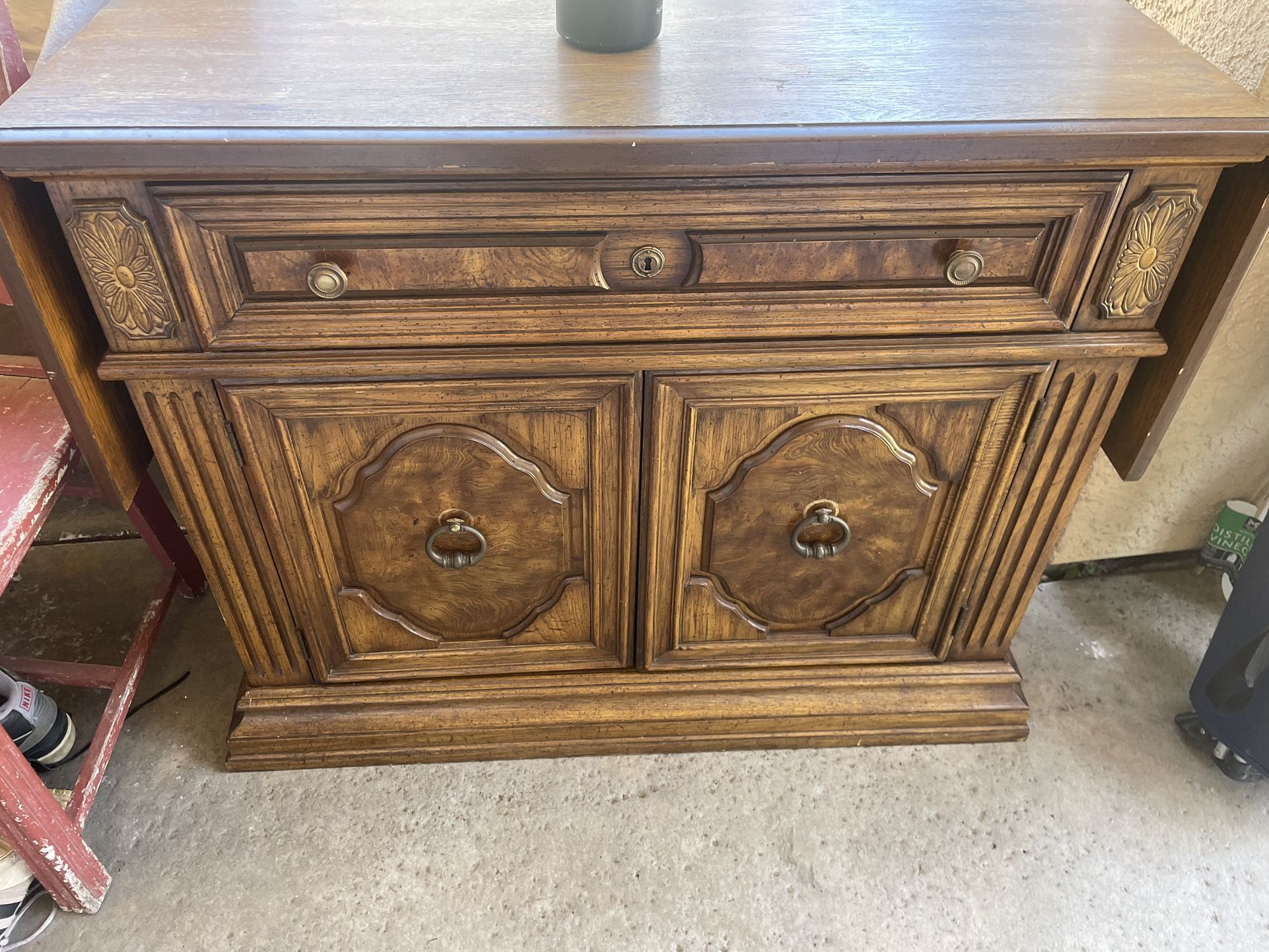 Antique Wood Entry Way Table With Extenders