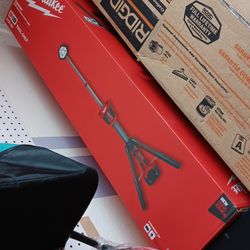 Milwaukee New Light 18M