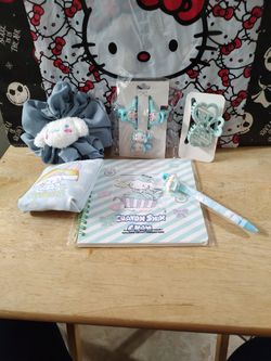 Hello Kitty Cinnamon roll Set $14  