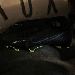 NIKE Men's Sport Sneaker