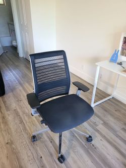 [$1265->200, 2Y] Steelcase 465A300