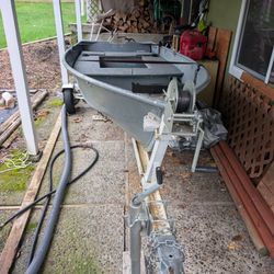 Aluminum Boat With Trailer 11'10" No Leaks!