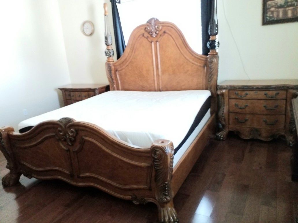 USED KING 6 PIECES BEDROOM SET ( ALL POST AVAILABLE AND IN WORKING CONDITION)