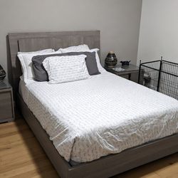 Queen size bed set w/ nightstands