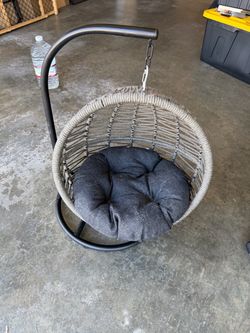 Cat swing with pillow