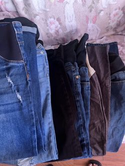 Maternity pants/3 tops Small/Med