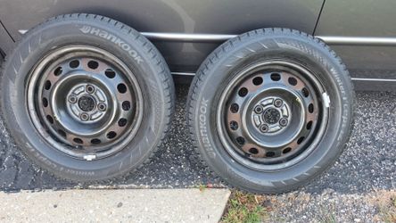 2 Hankook snow tires with wheels