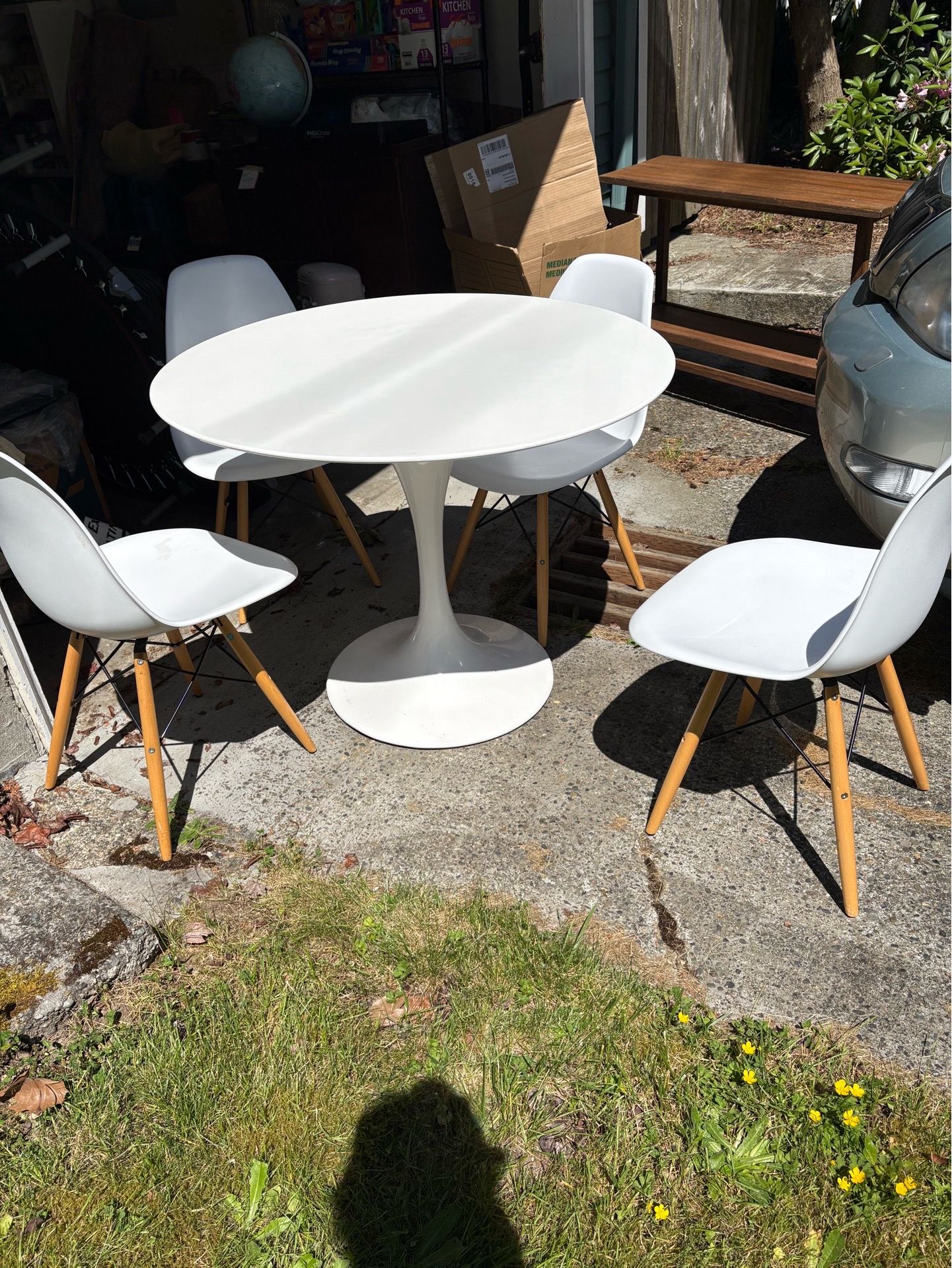 Round table & 4 chairs