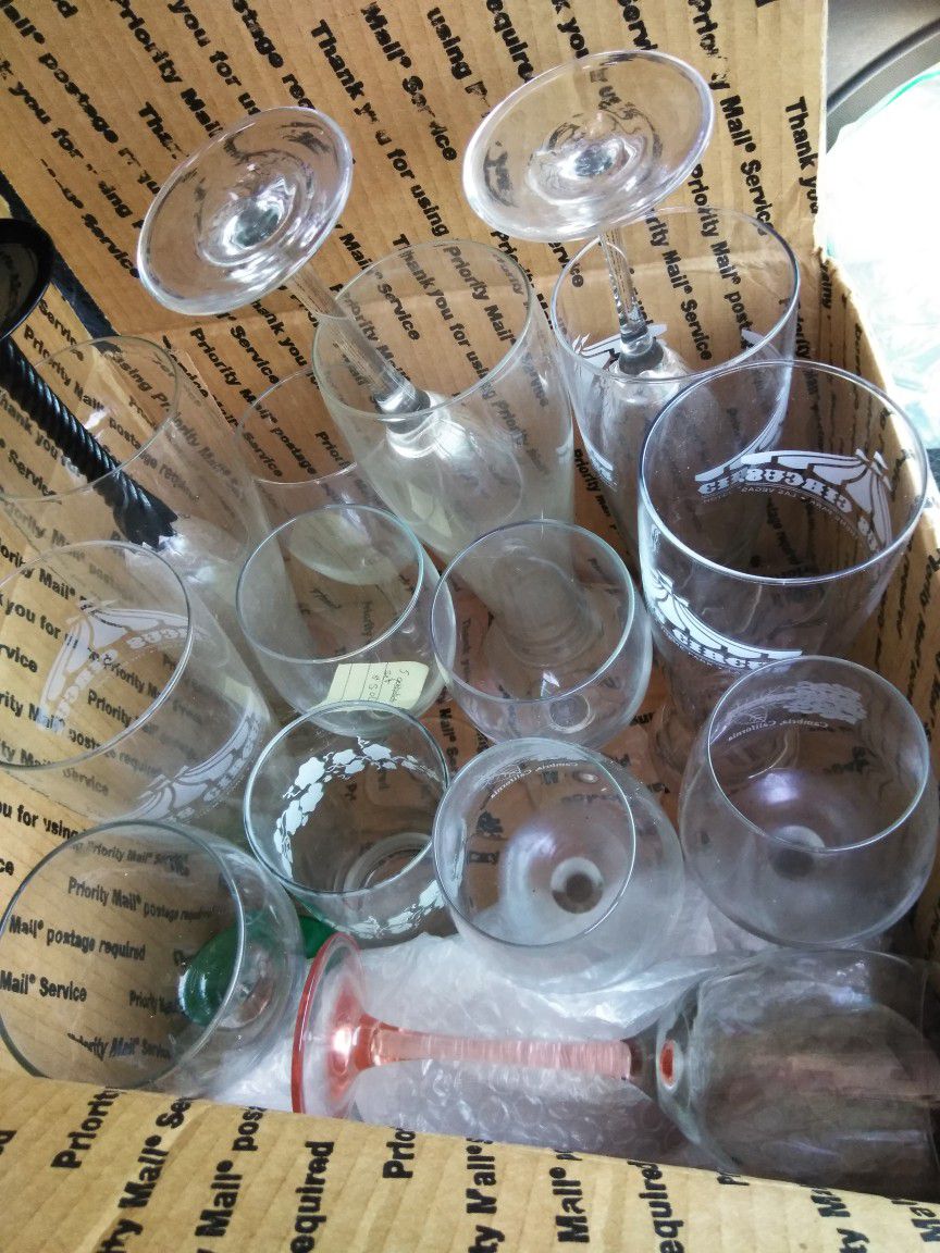 6 glasses glasswareb 11 goblets gjasswear 5..00 for all