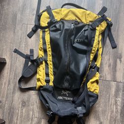 USED Arc Teryx Rt25/25L/Sensitized/Rt25/25L/Backpack/Nylon/Ylw