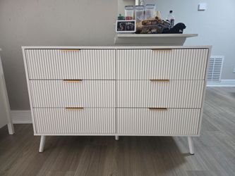 Dresser with 6 Drawers