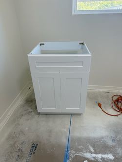 New 24” vanity for sale shaker white